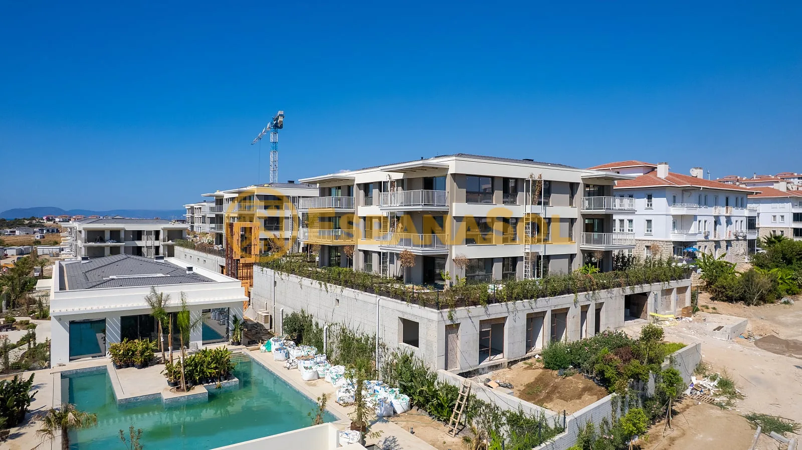 Wohnung in Çeşme — geschlossene Anlage 200 m vom Markt