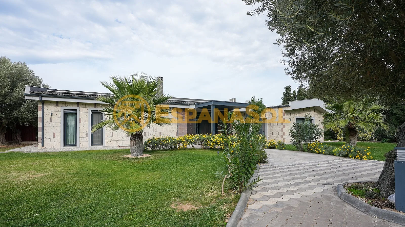 Villa with Pool on 4,925 m² Plot — Güzelbahçe, Izmir in İzmir (zdjÄ™cie 2)